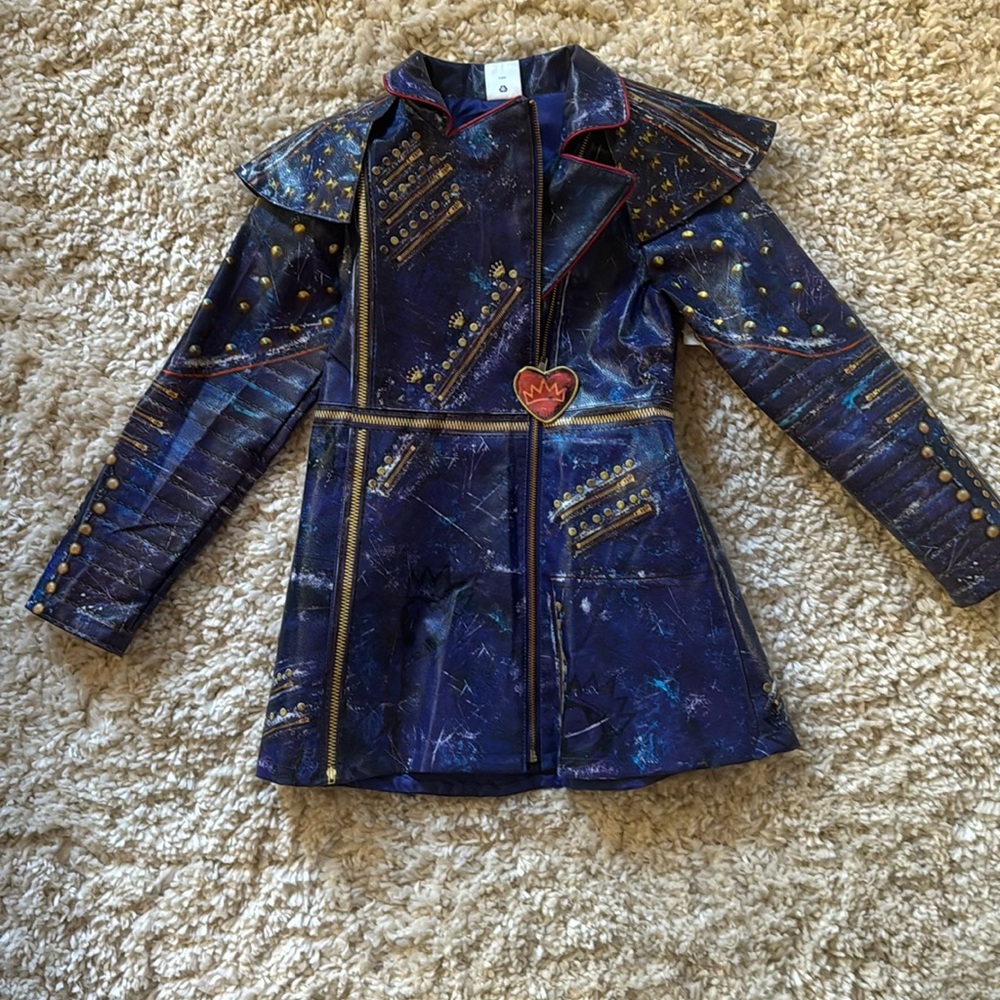 New Descendant’s Costume – Evie